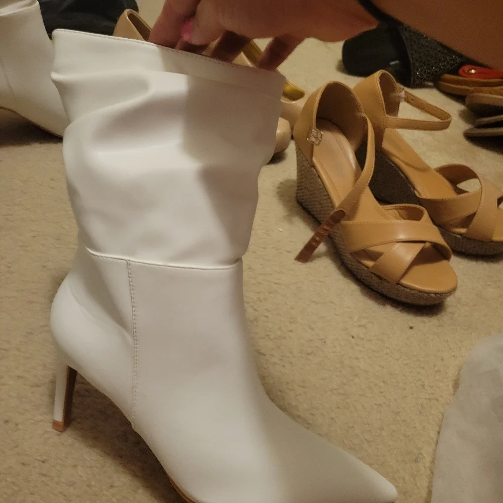 BRAND NEW!! White boots - Picture 5 of 7
